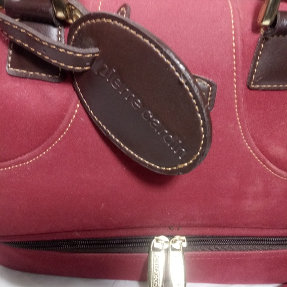 Pierre Cardin handbag with expandable bottom. - Picture 5 of 7